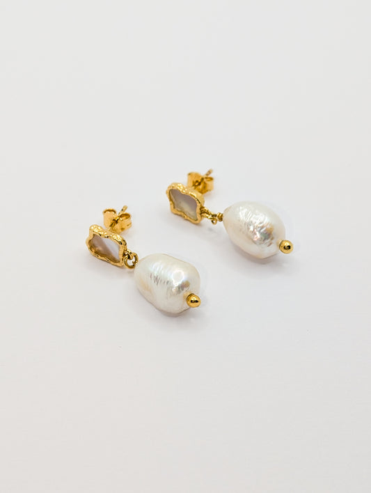 gold as jewelry
gold in jewelry
gold jewelry
gold jewelry
golden jewelry