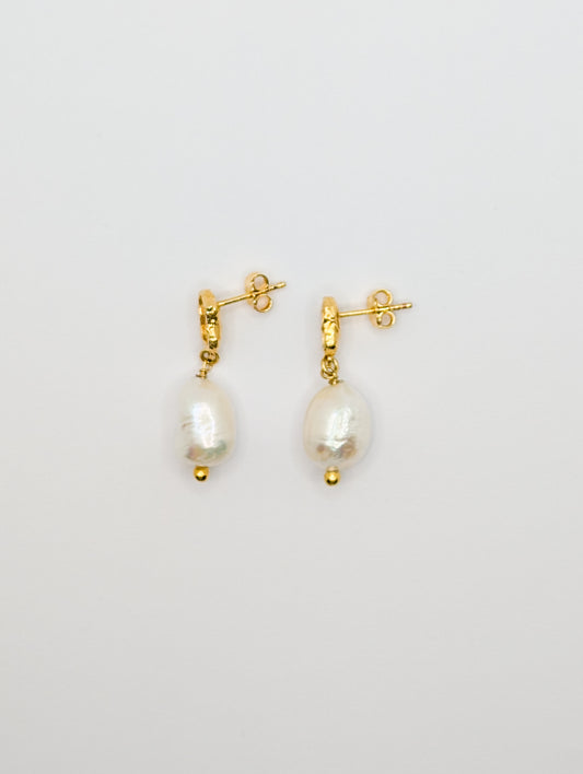 gold as jewelry
gold in jewelry
gold jewelry
gold jewelry
golden jewelry