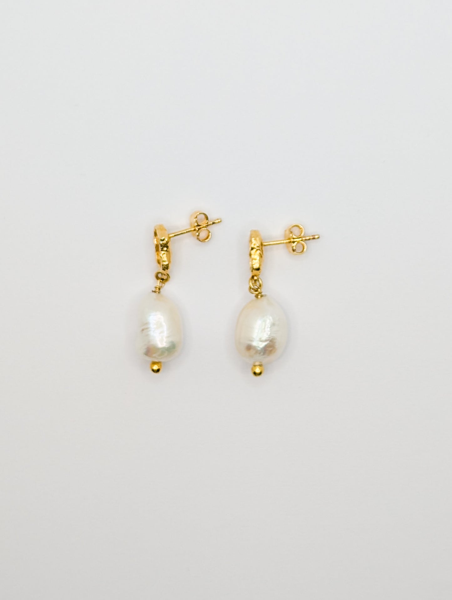 gold as jewelry
gold in jewelry
gold jewelry
gold jewelry
golden jewelry