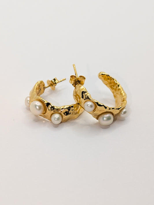 Pearl creoles gold, Hoops textured, gold beaded hoops, Gold pearl earrings, Coral hoops grains, open creoles beads, textured pearl earrings