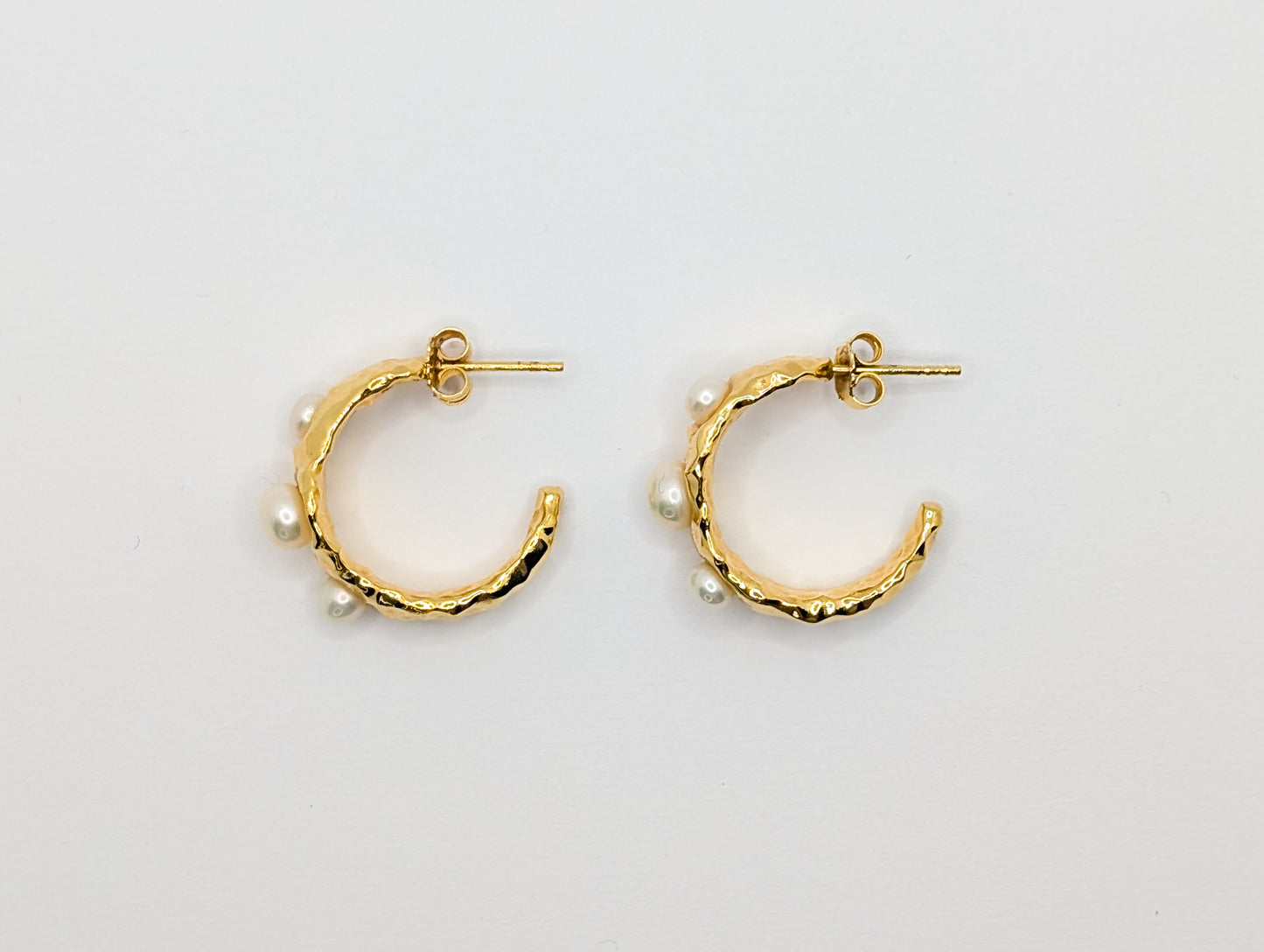 Pearl creoles gold, Hoops textured, gold beaded hoops, Gold pearl earrings, Coral hoops grains, open creoles beads, textured pearl earrings