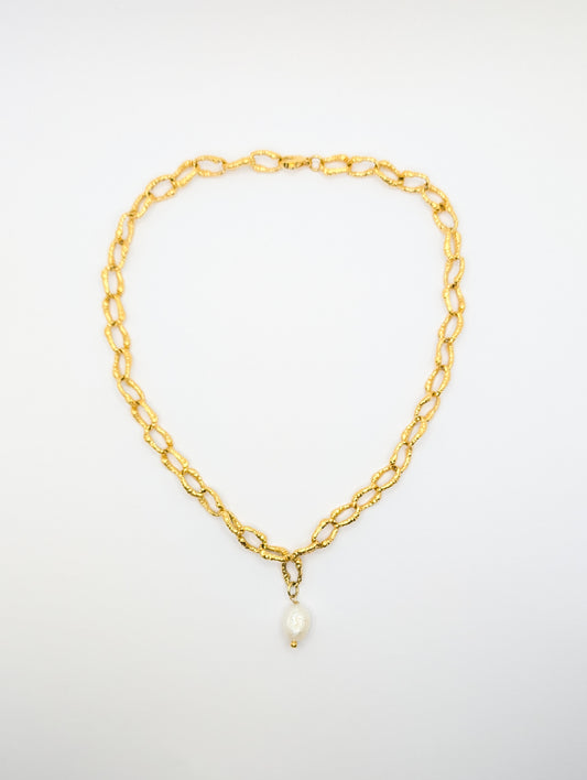necklace and pendant
necklace with a pendant
necklace with pendant
pendant and necklace
pendant in necklace