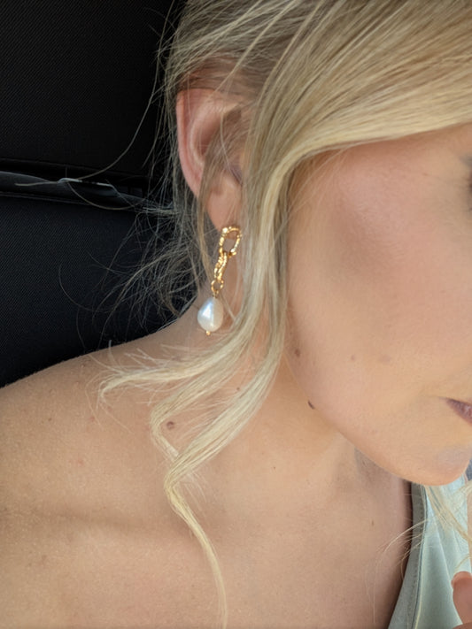 Gold Sandy Textured Chunky Chain Pearl Drop Earrings