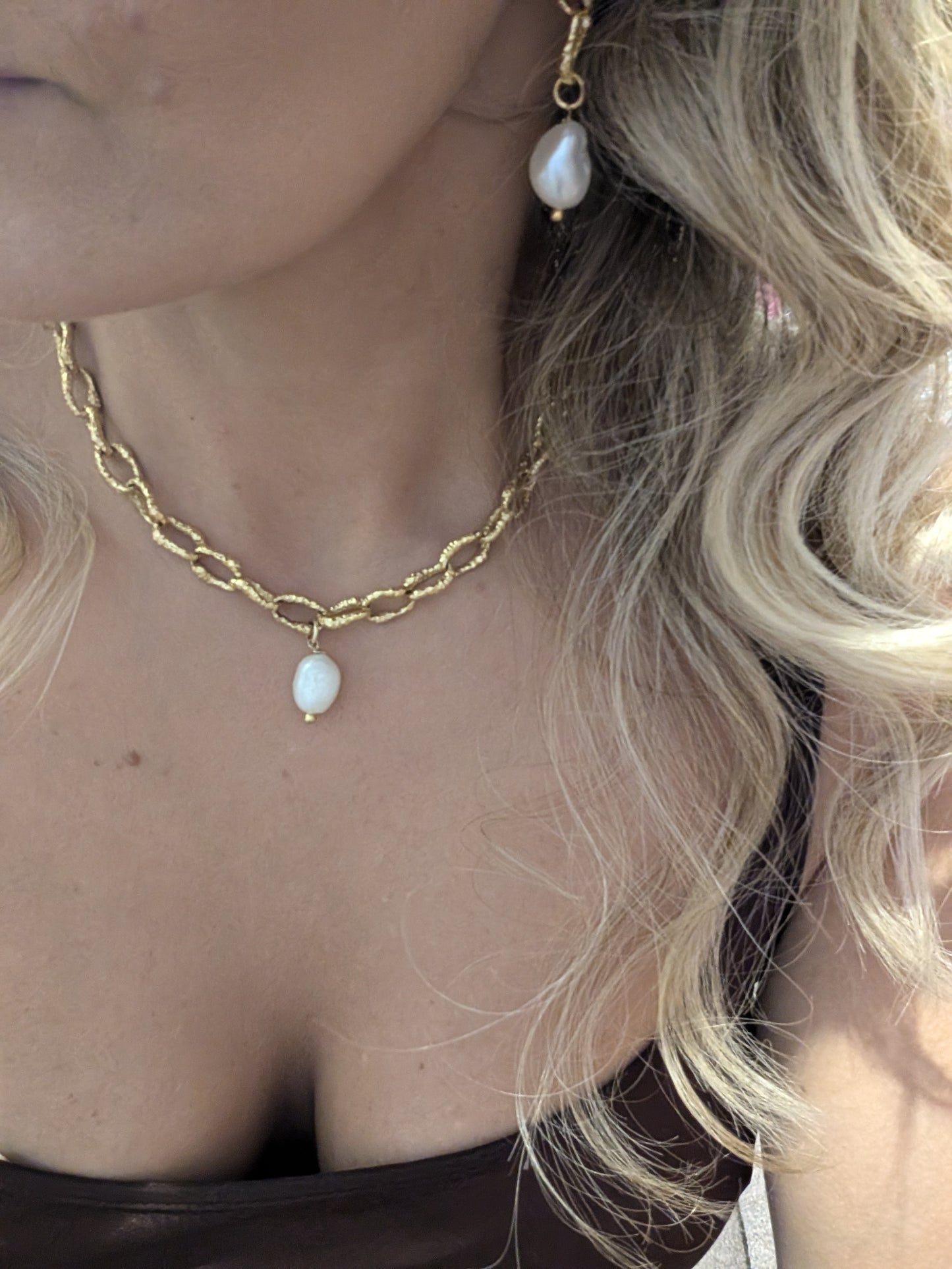 Gold Sandy Textured Chunky Chain Pearl Pendant Necklace